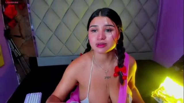 Image 4 of venusowen_ Stream on Chaturbate on 13 days ago