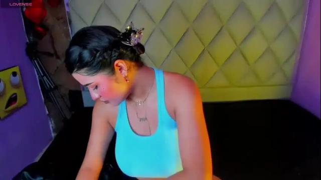Image 6 of venusowen_ Stream on Chaturbate on 1 month ago