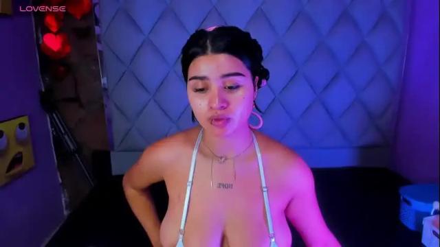 Image 3 of venusowen_ Stream on Chaturbate on 20 days ago