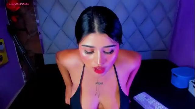 Image 12 of venusowen_ Stream on Chaturbate on 17 days ago