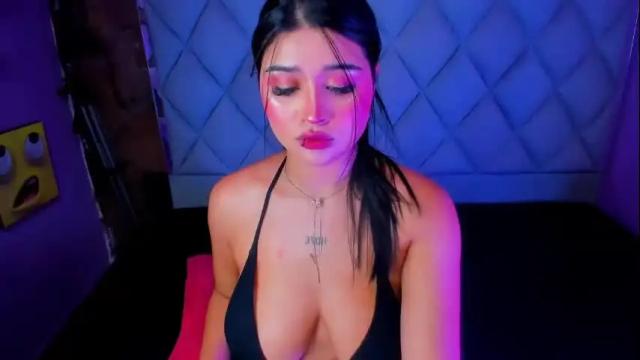 Image 3 of venusowen_ Stream on Chaturbate on 8 days ago