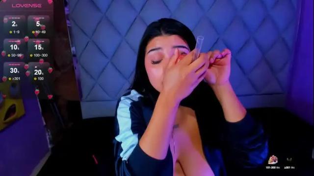 Image 10 of venusowen_ Stream on Chaturbate on 4 days ago