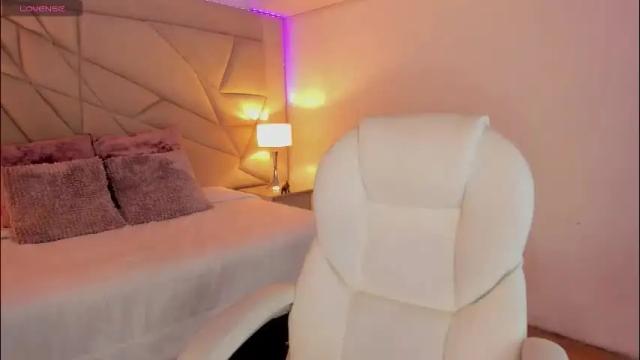 Image 2 of venusxneo Stream on Chaturbate on 5 months ago