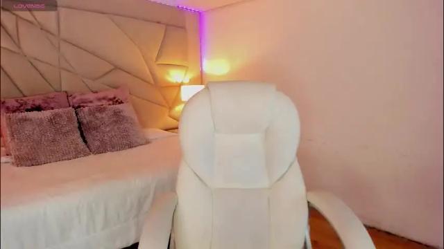 Image 8 of venusxneo Stream on Chaturbate on 5 months ago