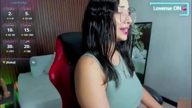 Image 4 of venuz_lee Stream on Chaturbate on 2 months ago