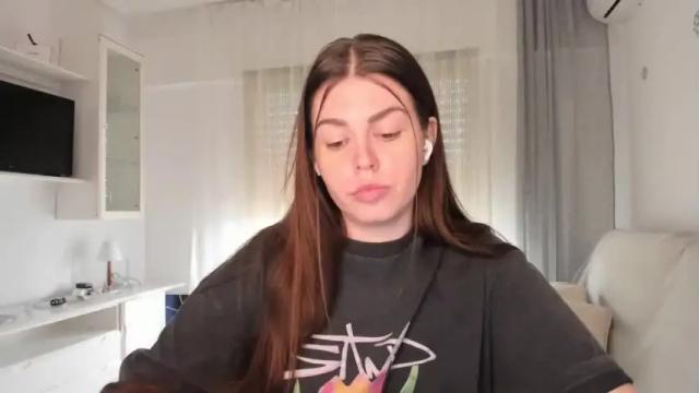 Image 2 of veronarolls Stream on Chaturbate on 14 months ago