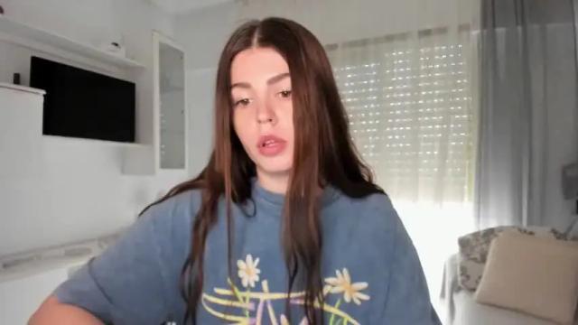 Image 2 of veronarolls Stream on Chaturbate on 14 months ago