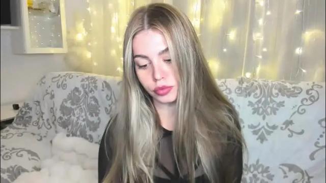 Image 4 of veronarolls Stream on Chaturbate on 16 days ago