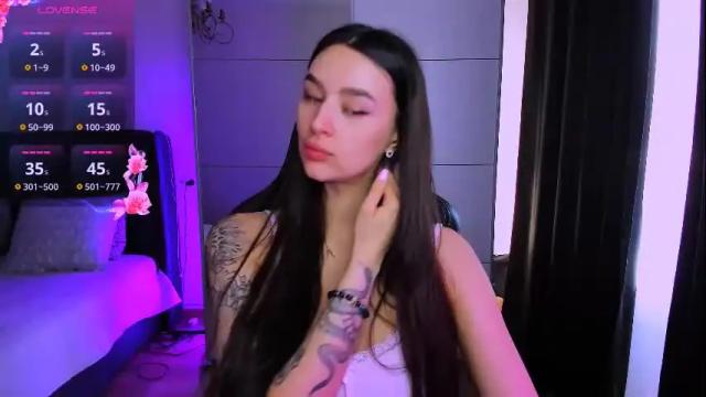Image 4 of veronica_larson Stream on Chaturbate on 1 month ago