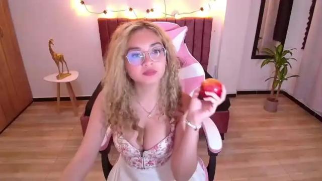 Image 3 of veronica_mv Stream on Chaturbate on 14 months ago