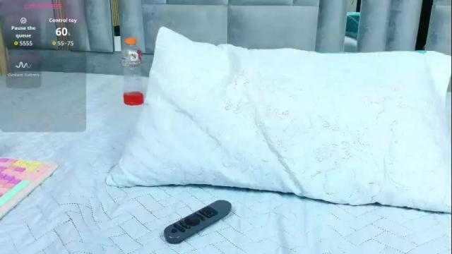 Image 6 of veronica_roose Stream on Chaturbate on 7 days ago