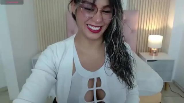 Image 3 of veronica_saenzz1 Stream on Chaturbate on 12 months ago