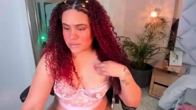 Image 4 of veronicaa_moon Stream on Chaturbate on 19 months ago
