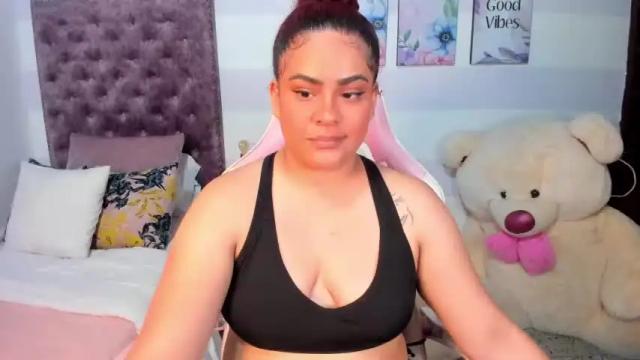 Image 4 of veronicaa_moon Stream on Chaturbate on 19 months ago