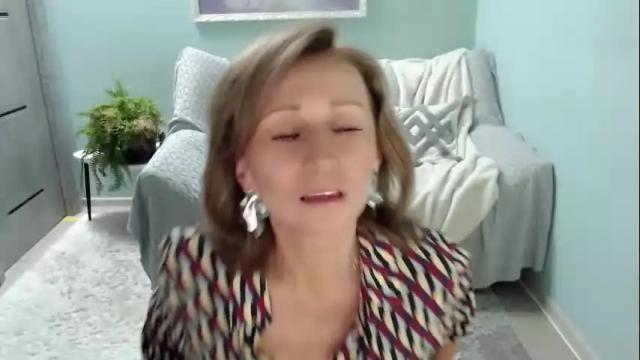 Image 12 of veronicagilbert Stream on Chaturbate on 16 days ago