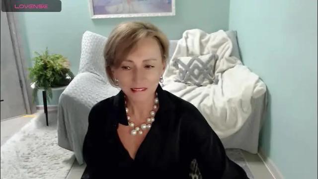 Image 11 of veronicagilbert Stream on Chaturbate on 29 days ago