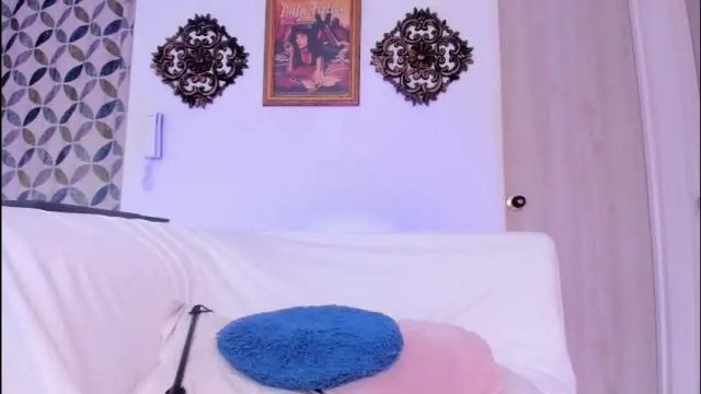 Image 3 of veronicagilss Stream on Chaturbate on 3 months ago