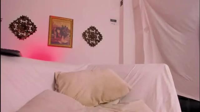 Image 3 of veronicagilss Stream on Chaturbate on 1 month ago