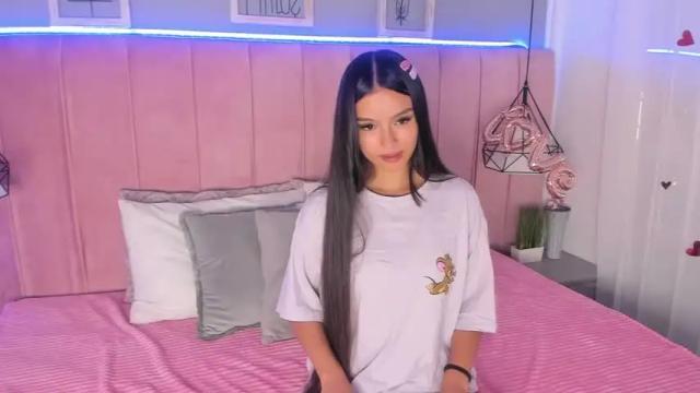Image 2 of veronicamartin_ Stream on Chaturbate on 12 months ago