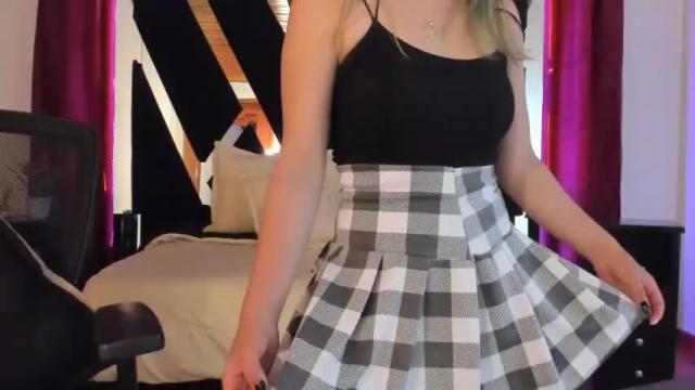 Image 12 of veroniquepetite Stream on Chaturbate on 17 months ago