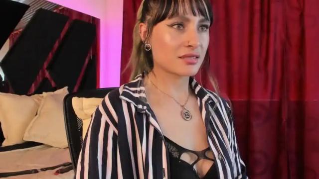 Image 8 of veroniquepetite Stream on Chaturbate on 16 months ago