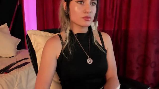 Image 7 of veroniquepetite Stream on Chaturbate on 16 months ago