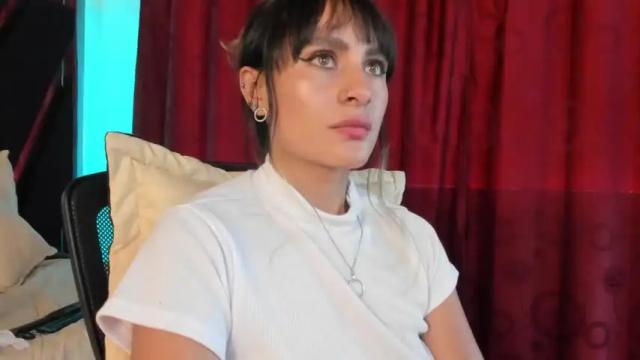 Image 7 of veroniquepetite Stream on Chaturbate on 16 months ago