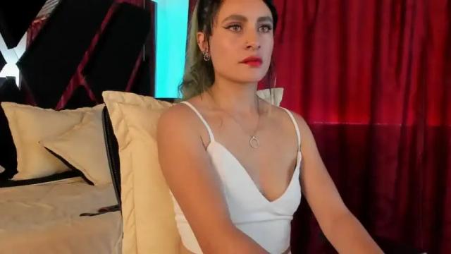 Image 12 of veroniquepetite Stream on Chaturbate on 16 months ago