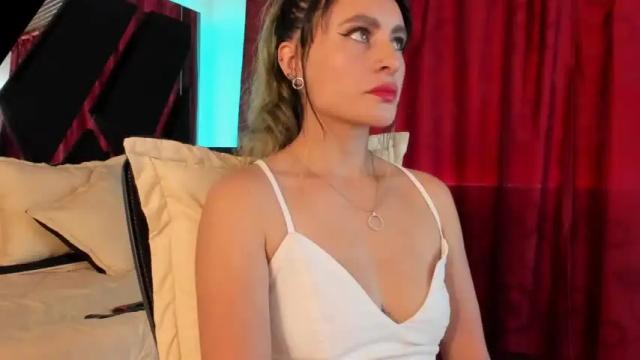 Image 2 of veroniquepetite Stream on Chaturbate on 16 months ago