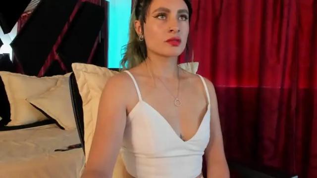 Image 8 of veroniquepetite Stream on Chaturbate on 16 months ago
