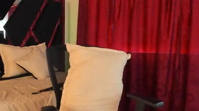 Image 4 of veroniquepetite Stream on Chaturbate on 16 months ago