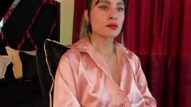 Image 2 of veroniquepetite Stream on Chaturbate on 16 months ago