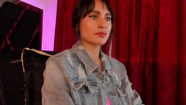 Image 3 of veroniquepetite Stream on Chaturbate on 16 months ago