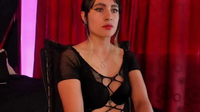 Image 11 of veroniquepetite Stream on Chaturbate on 16 months ago