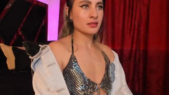 Image 6 of veroniquepetite Stream on Chaturbate on 15 months ago