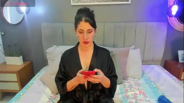 Image 12 of veronnica_fox Stream on Chaturbate on 21 days ago