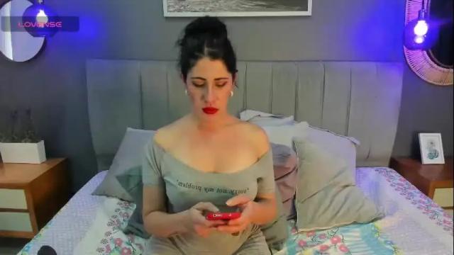 Image 2 of veronnica_fox Stream on Chaturbate on 10 days ago