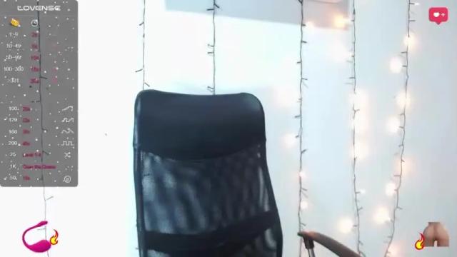 Image 7 of veroo_18 Stream on Chaturbate on 19 months ago