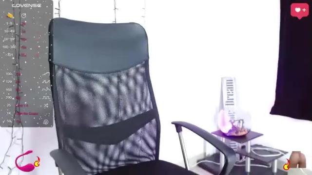 Image 12 of veroo_18 Stream on Chaturbate on 17 months ago