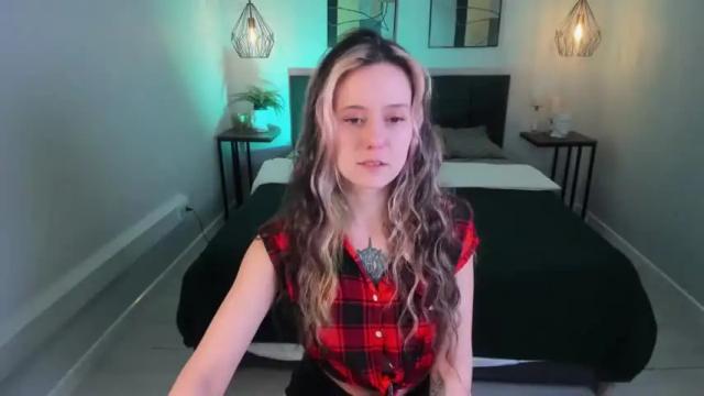 Image 3 of verykristy Stream on Chaturbate on 19 months ago