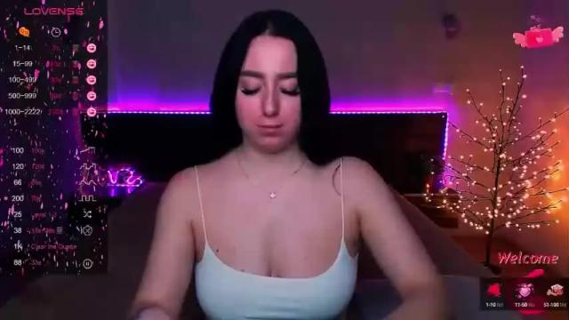 Image 11 of vi_lovee69 Stream on Chaturbate on 15 months ago