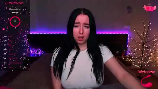 Image 12 of vi_lovee69 Stream on Chaturbate on 14 months ago