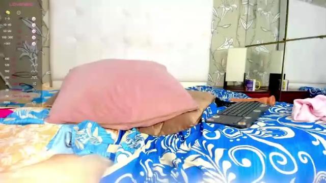 Image 2 of vianka_miller Stream on Chaturbate on 15 months ago