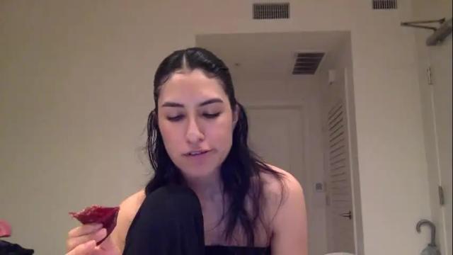 Image 7 of vibingwithchloe Stream on Chaturbate on 7 months ago