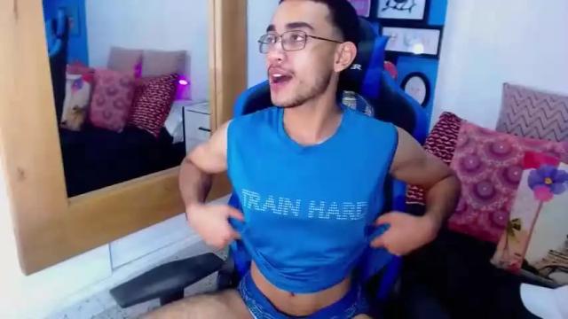 Image 12 of vicente_mendoza Stream on Chaturbate on 12 months ago