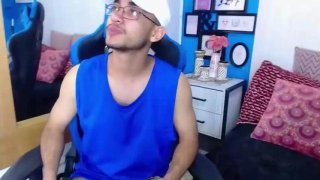 Image 2 of vicente_mendoza Stream on Chaturbate on 12 months ago