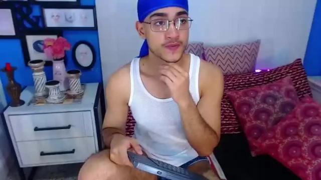 Image 4 of vicente_mendoza Stream on Chaturbate on 12 months ago