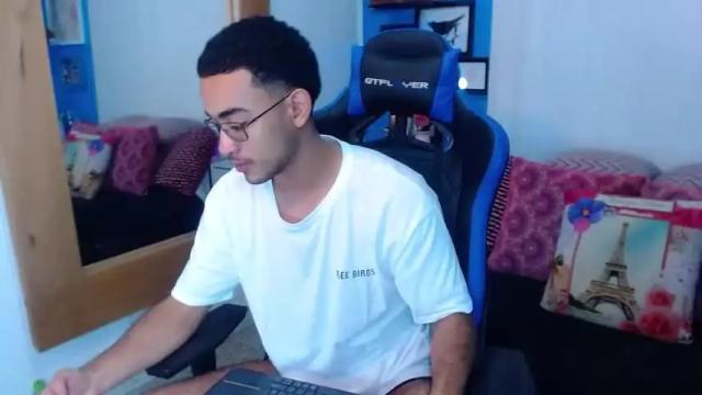 Image 2 of vicente_mendoza Stream on Chaturbate on 12 months ago