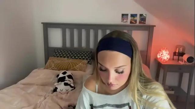 Image 12 of vicidreamm Stream on Chaturbate on 1 month ago