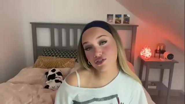 Image 2 of vicidreamm Stream on Chaturbate on 1 month ago